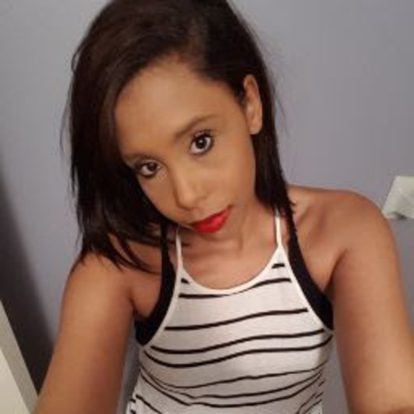 Meet your Posher, Nicole - Picture 1 of 1